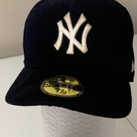 New Era Other - New York Yankees Hat Cap Fitted Mens 7 3/8 MLB Baseball New Era 59FIFTY